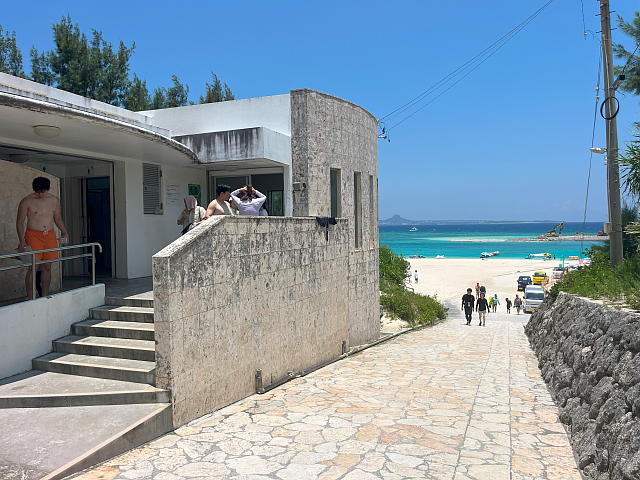 ���[���̃g�C���A�V�����[�A���X�A�����̔��@�A�R�C�����b�J�[�Ȃǂ����錚���̎ʐ^