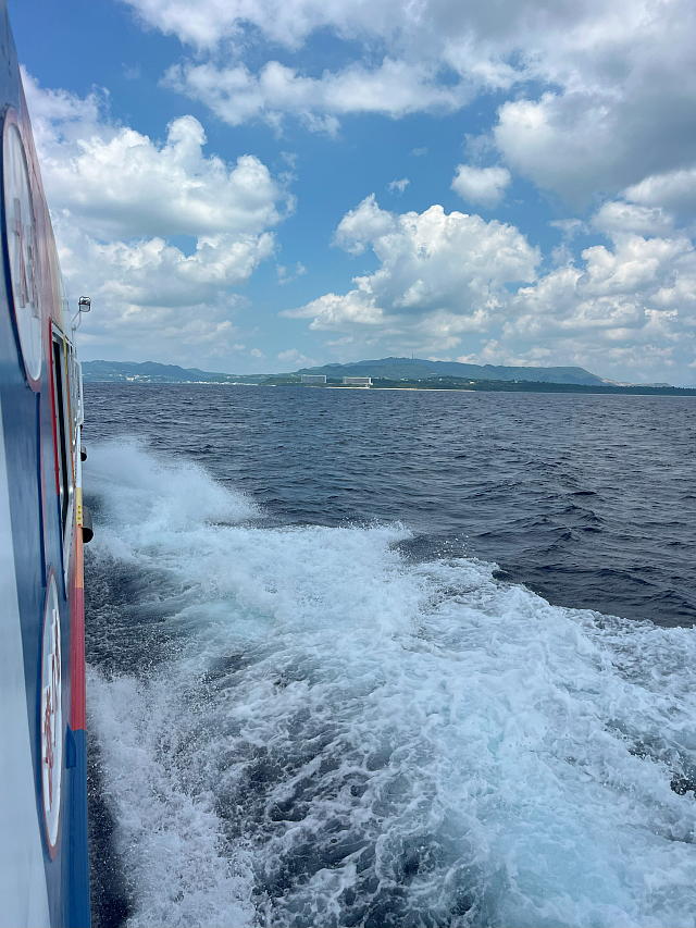 ���[���t�F���[�̕��H�ɂāA�E�����琣�꓇�������l�q