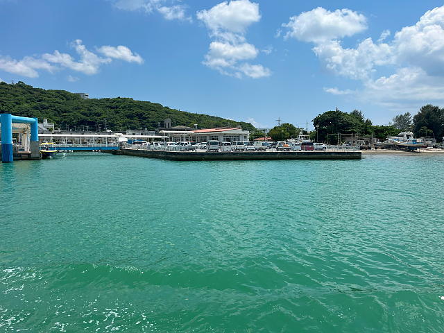 ���[���t�F���[�̕��H�ŁA�n�v�n�`�ɓ��������l�q